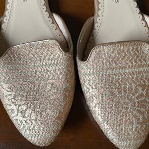 🌹  Rose gold and natural printed flats